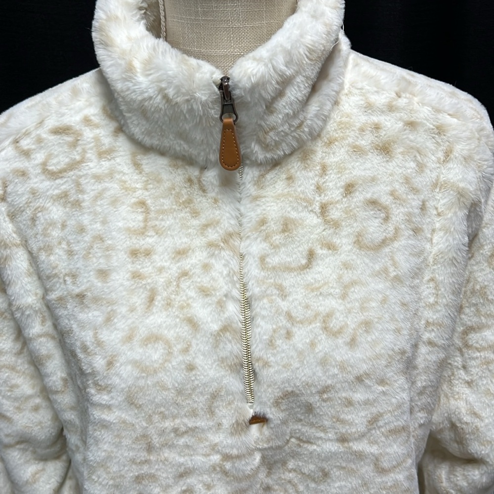 KATYDID WOMEN'S PLUSH 1/2 ZIP PULLOVER - Picture 2 of 6